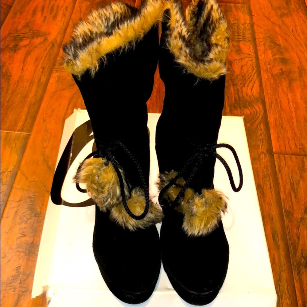 Beautiful Winter boots on platform (Nine West)